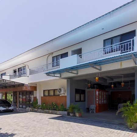 Reddoorz Near Sam Ratulangi Airport Manado Hotel Exterior photo