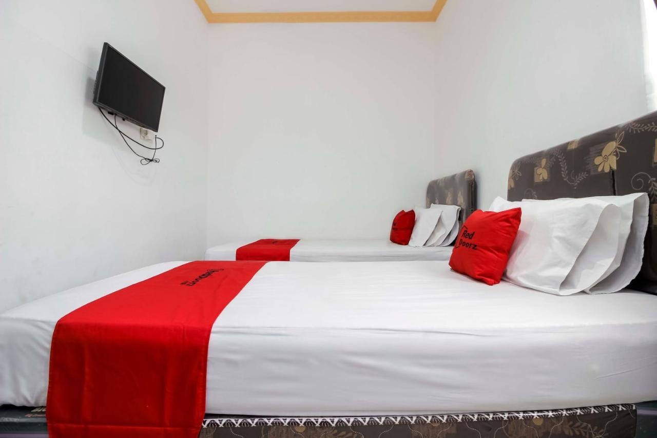 Reddoorz Near Sam Ratulangi Airport Manado Hotel Exterior photo