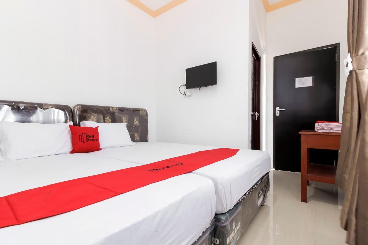 Reddoorz Near Sam Ratulangi Airport Manado Hotel Exterior photo