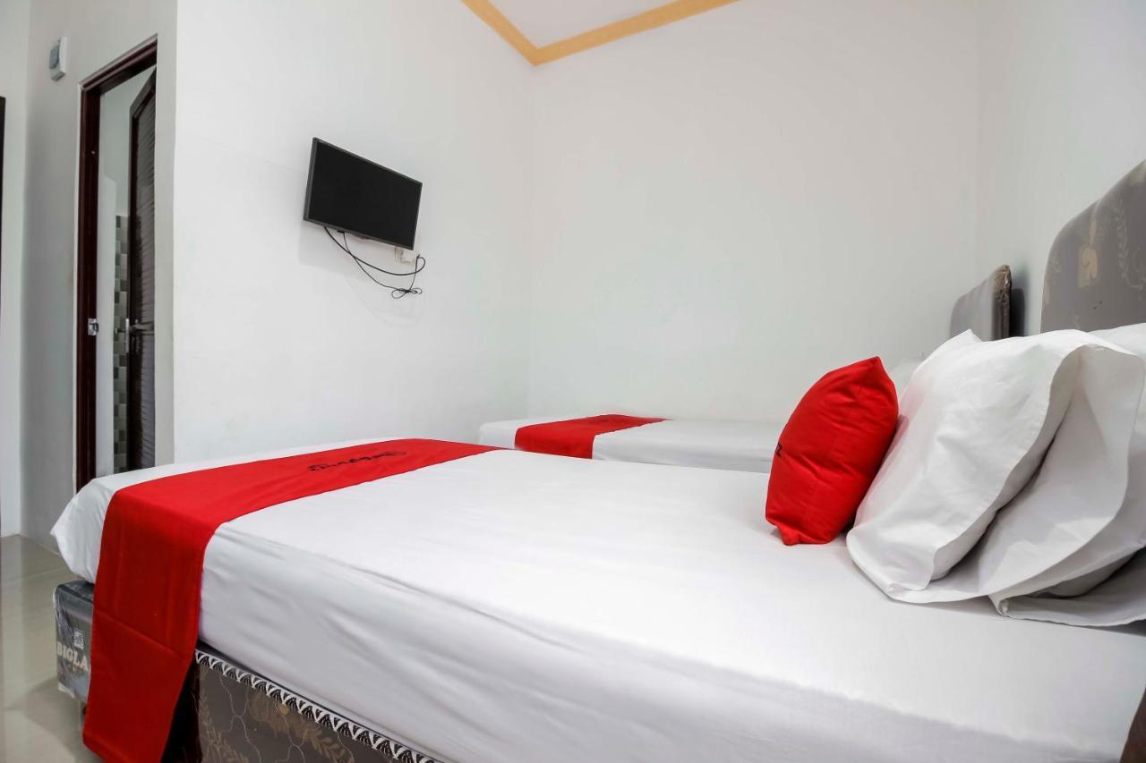 Reddoorz Near Sam Ratulangi Airport Manado Hotel Exterior photo