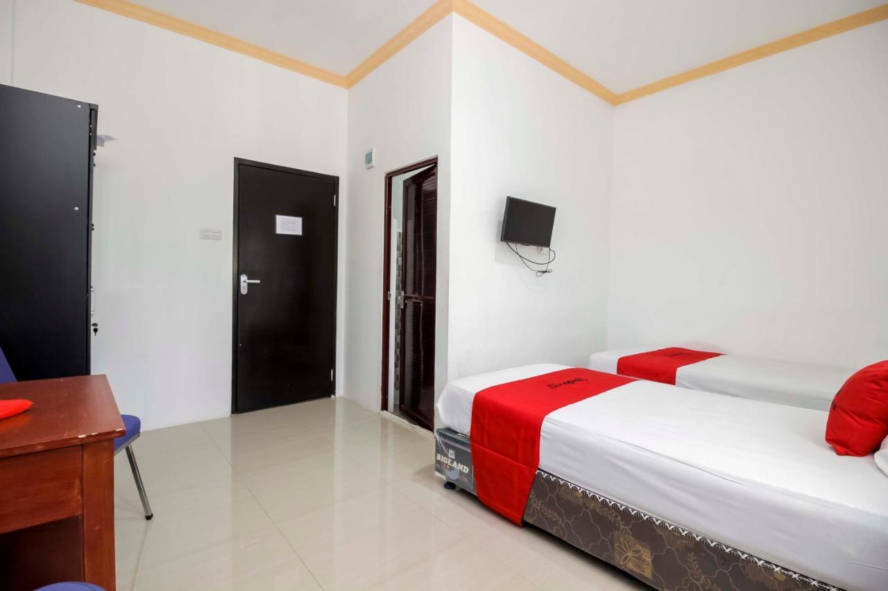 Reddoorz Near Sam Ratulangi Airport Manado Hotel Exterior photo