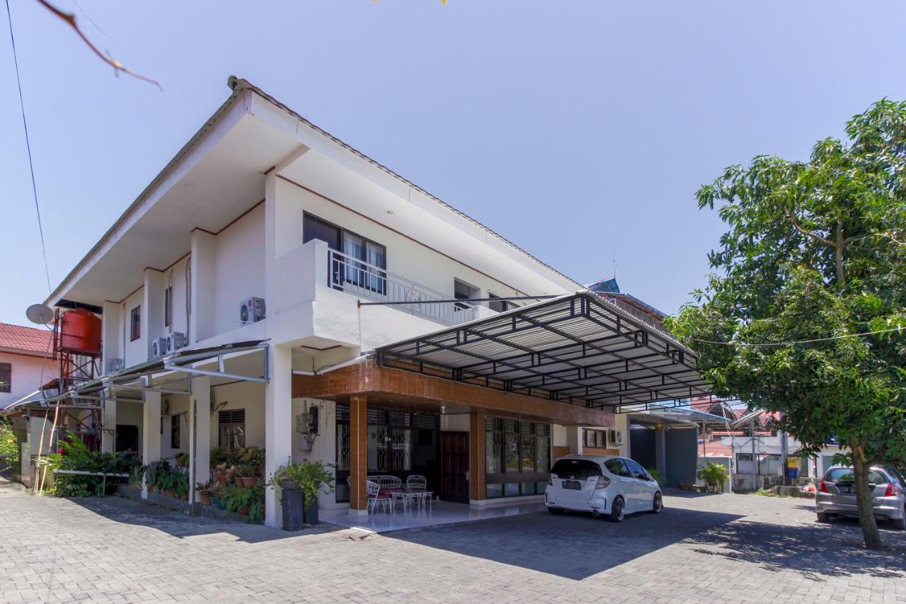 Reddoorz Near Sam Ratulangi Airport Manado Hotel Exterior photo